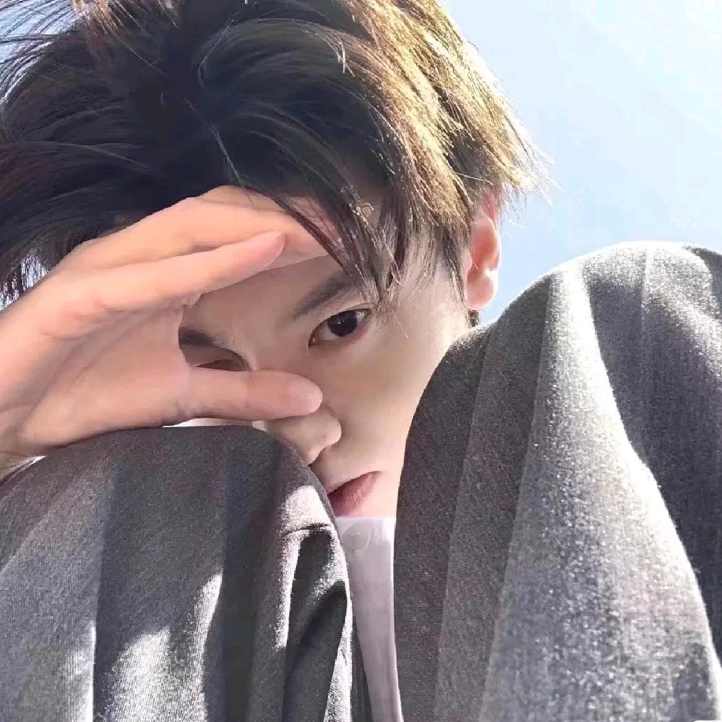 骑老奶奶脖上过马路的西伯利亚凶悍大吗喽