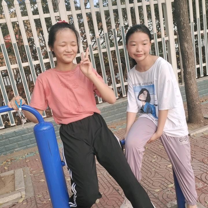 白芒营镇邮政银行对面国道羽绒服旗袍店