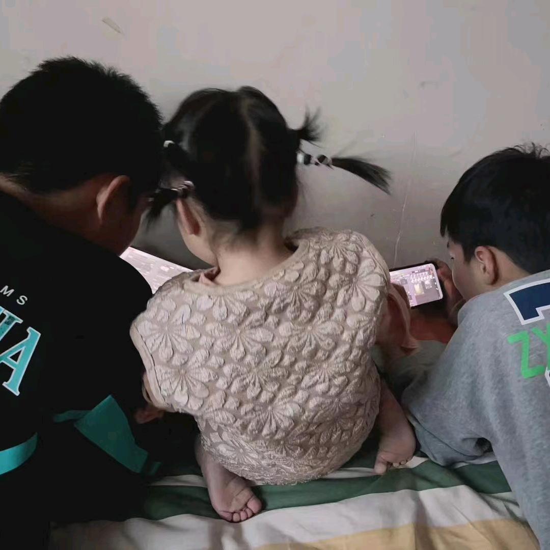 陌然浅笑:-L