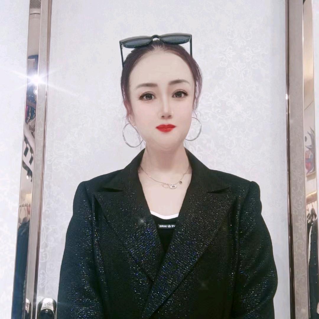 雅致服装