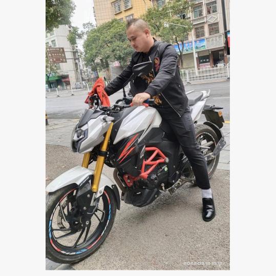 雄表二手摩托车