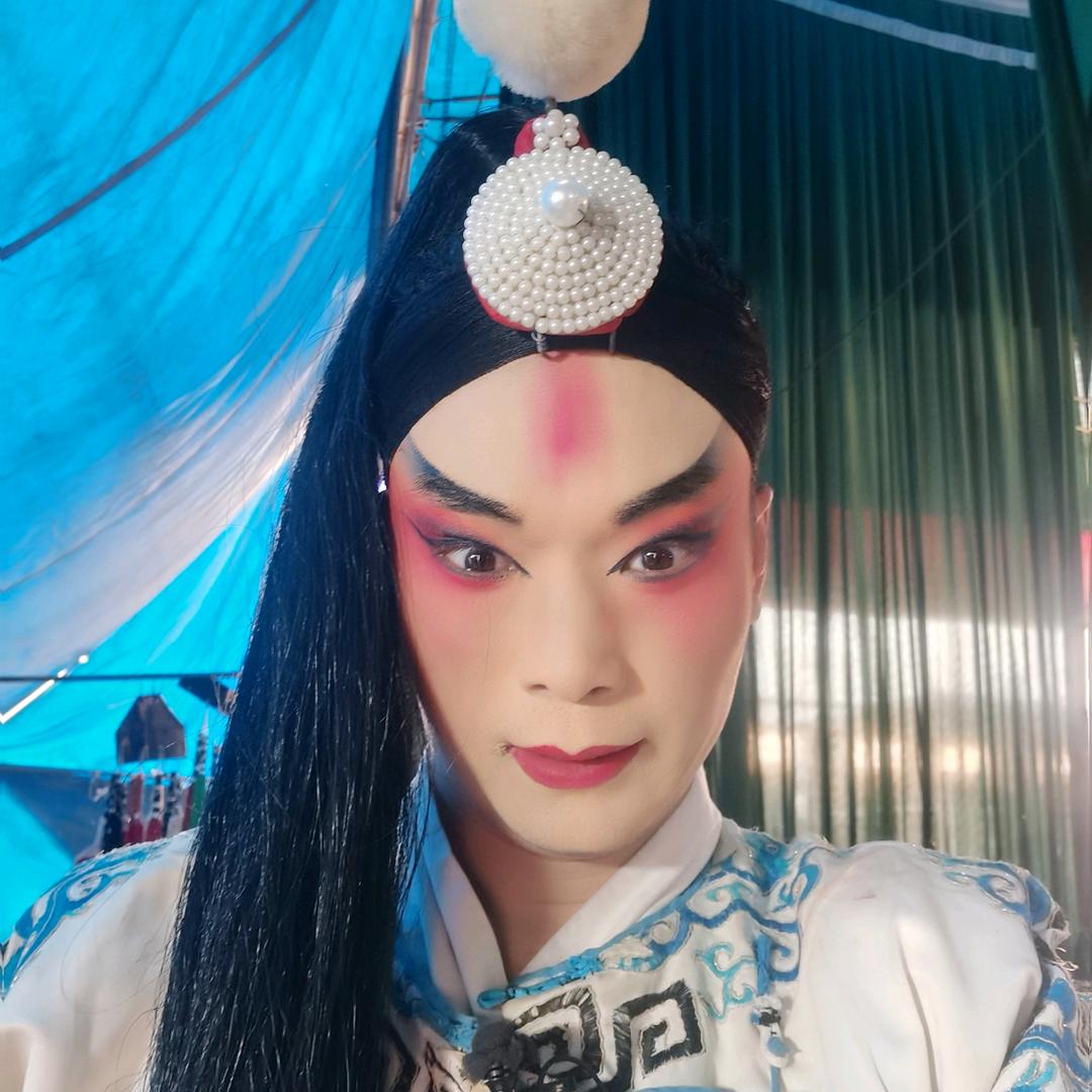 河南省大青衣豫剧团。三三