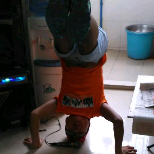 流浪歌手爱心志愿者