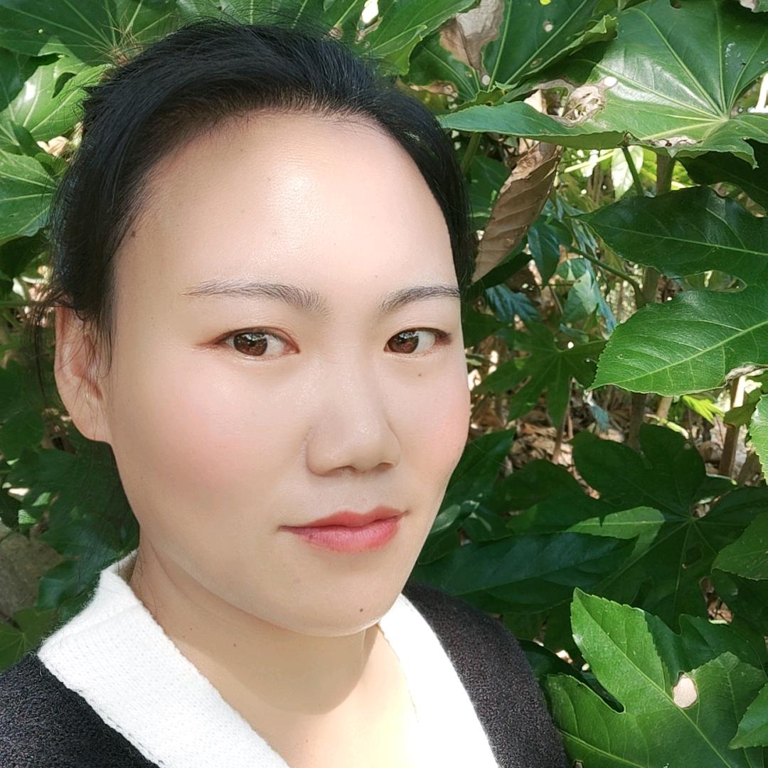 西瓜打芽小姐姐