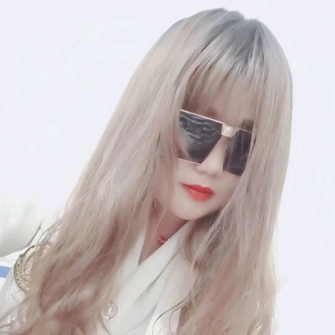 《胖胖🎸娅姐单身》