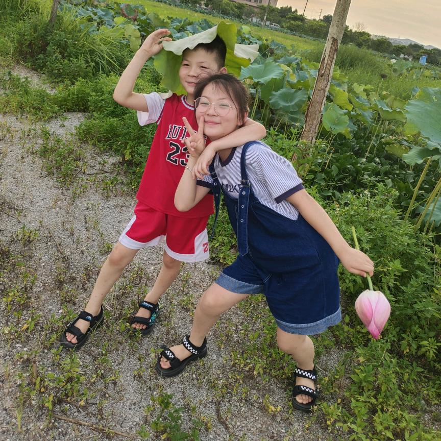 苗妞吖(ง •̀_•́)ง1993
