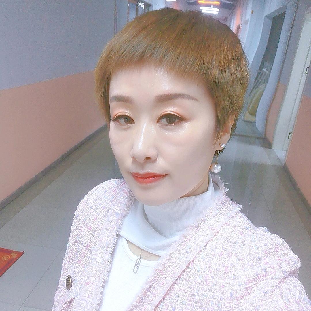 颍上小平烫染店