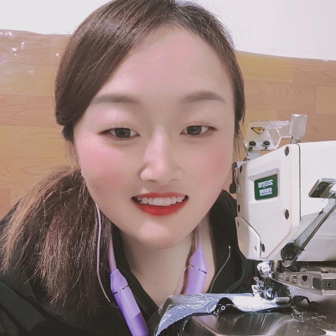 爱笑的小雅