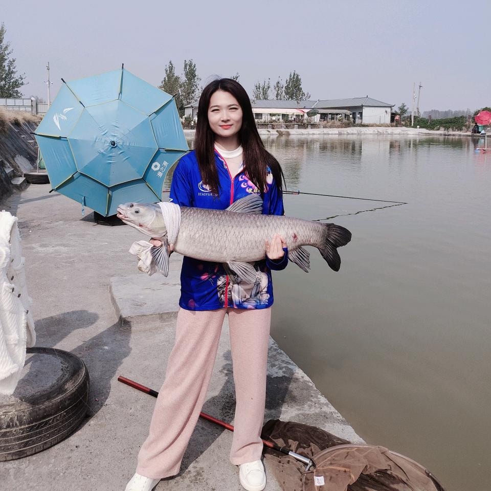 杨亚勤爱钓鱼（招摄影）