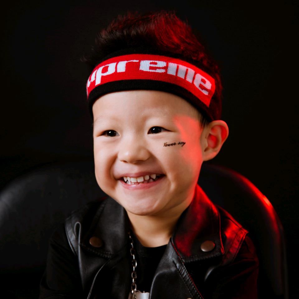 大童         　　　　　　╲