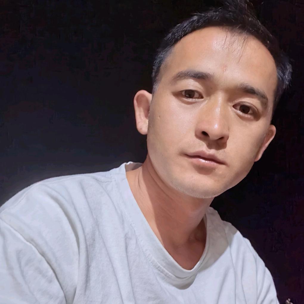 耗子扛刀满街追猫