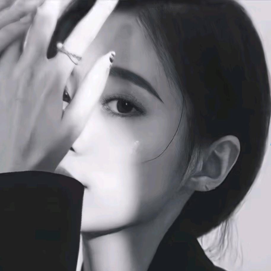 @锦鲤附体的妹纸