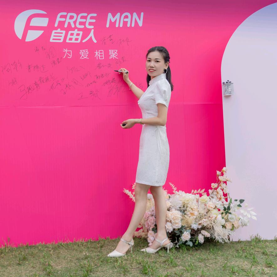 自由人    小查