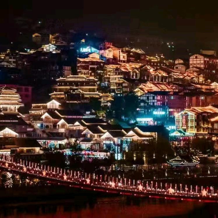 入目无他人，四下皆是你