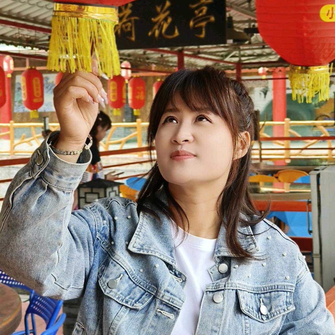 爱笑的妮儿