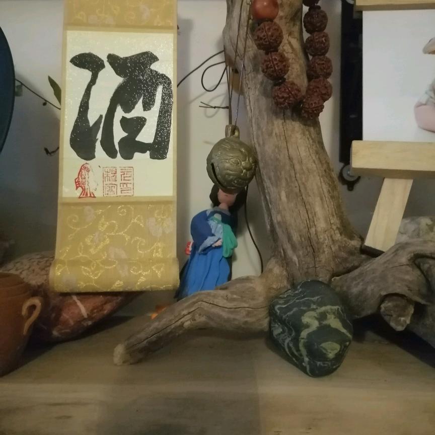 一锹铲起落红物