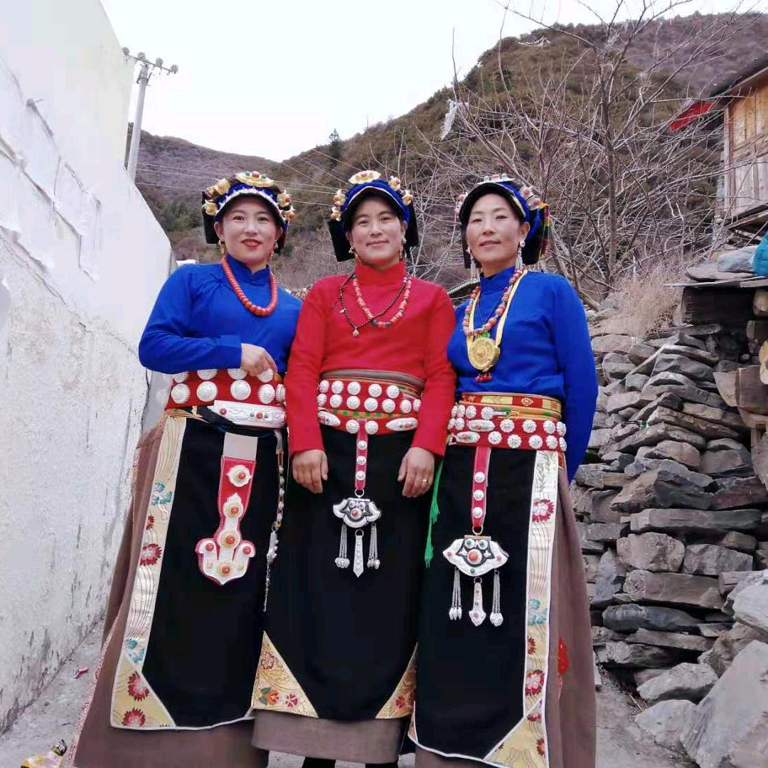 阿多三姐妹