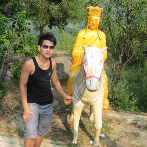 努力的小男孩