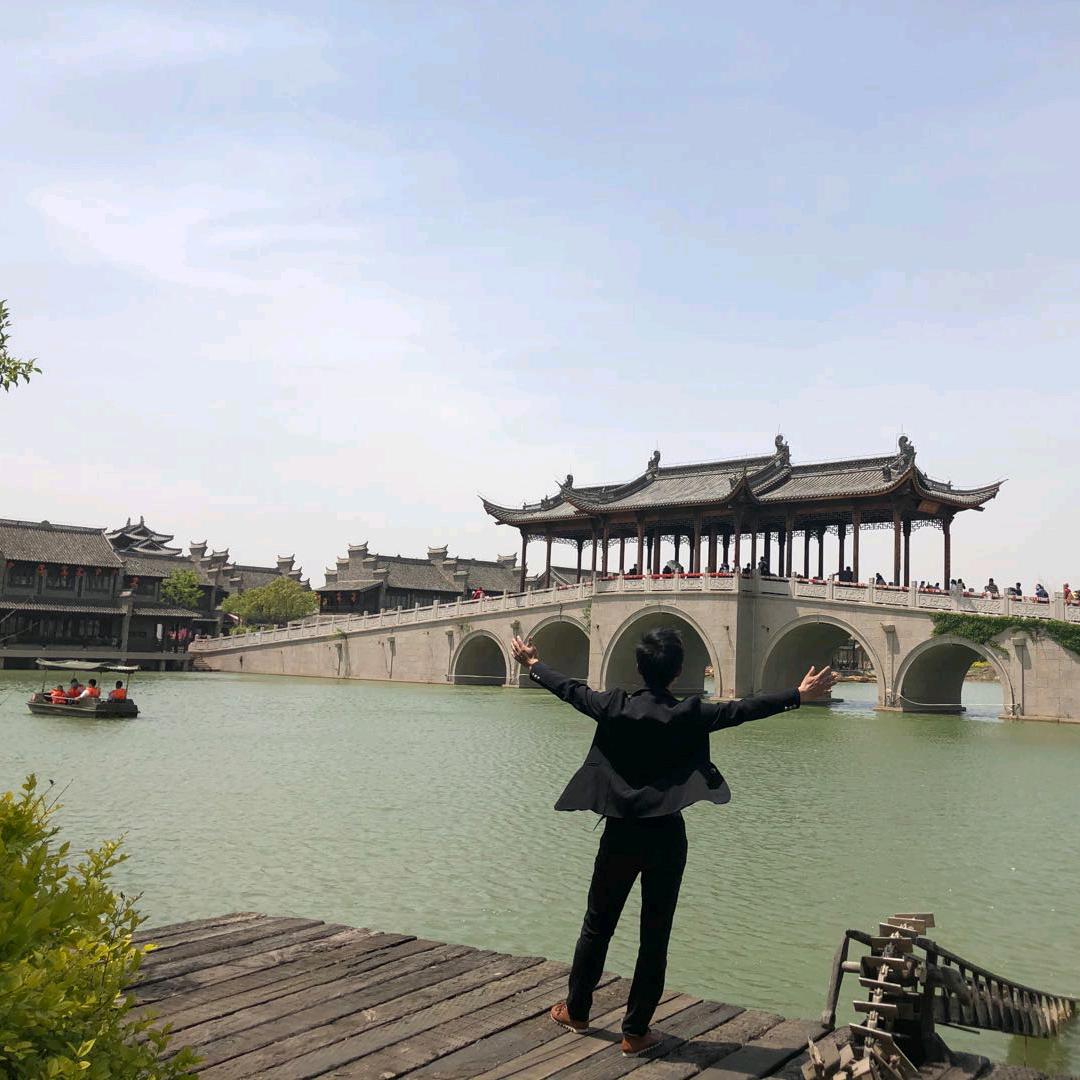 李 明 阳