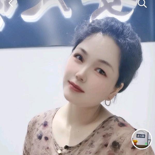 井冈山龙市商业街女人味服装店