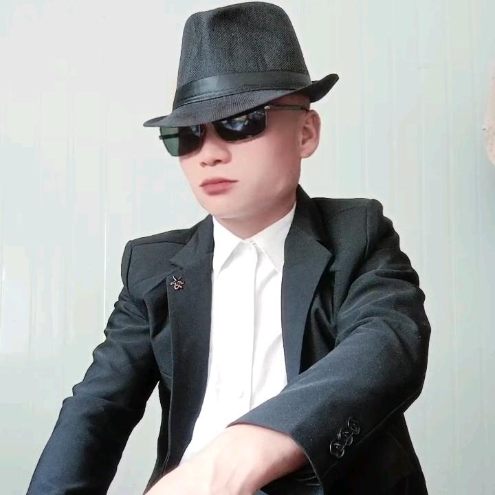 陶治强，特技表演演员，混蛋的流浪歌手，