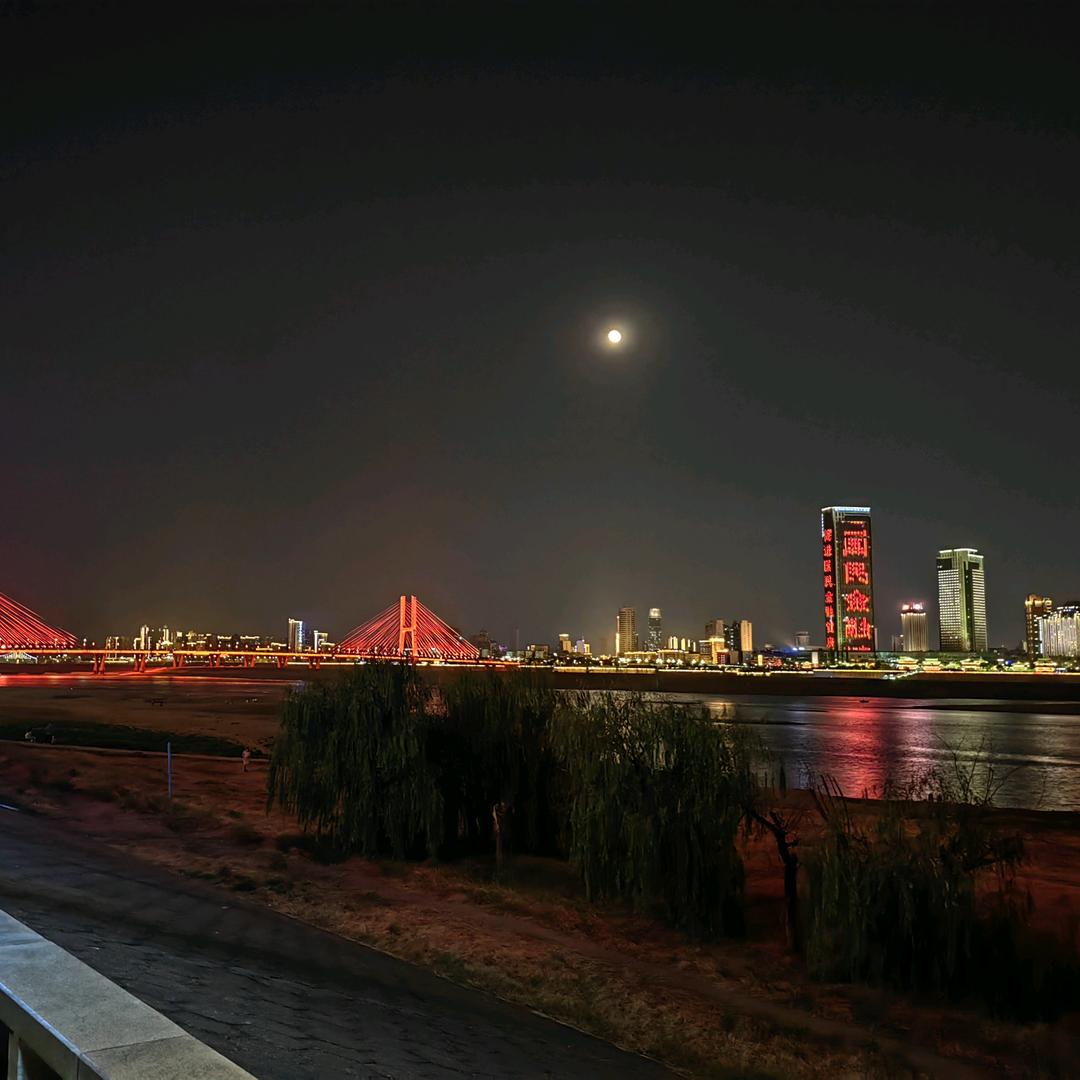 黑眼圈五彩斑斓