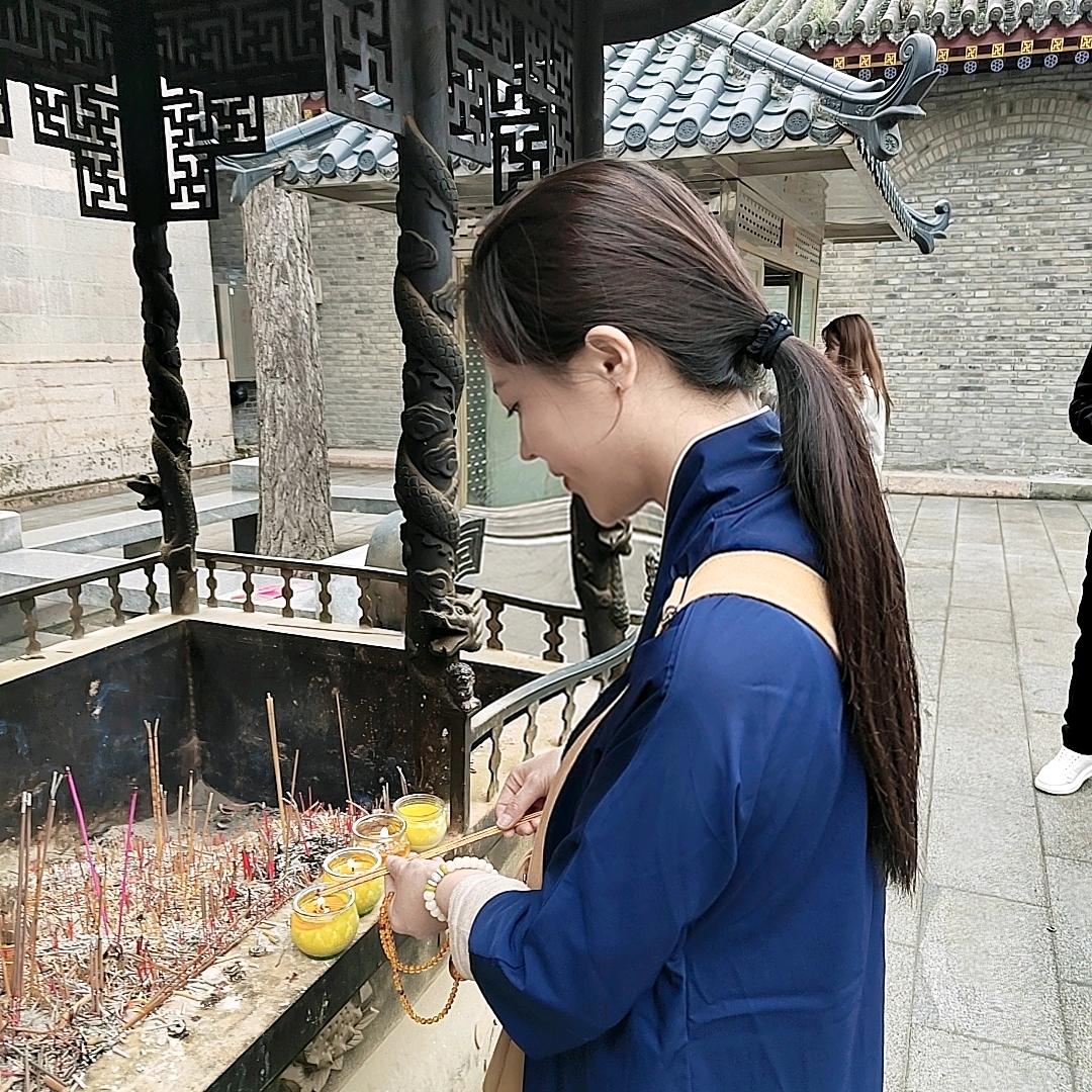 抚琴悠然
