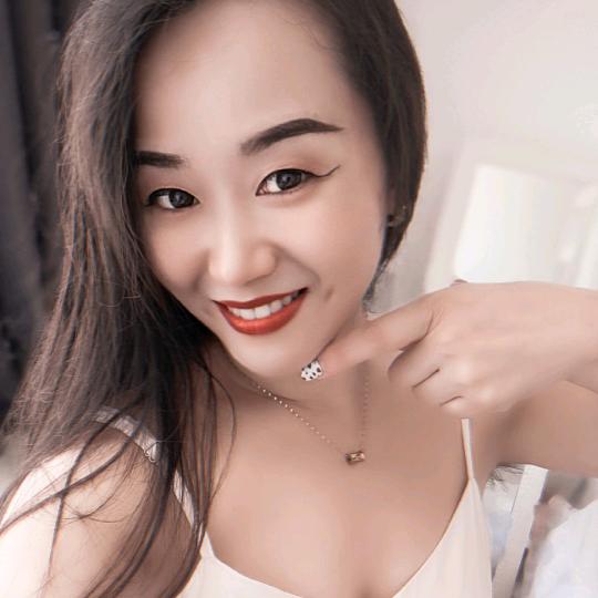 冷艳红唇👄