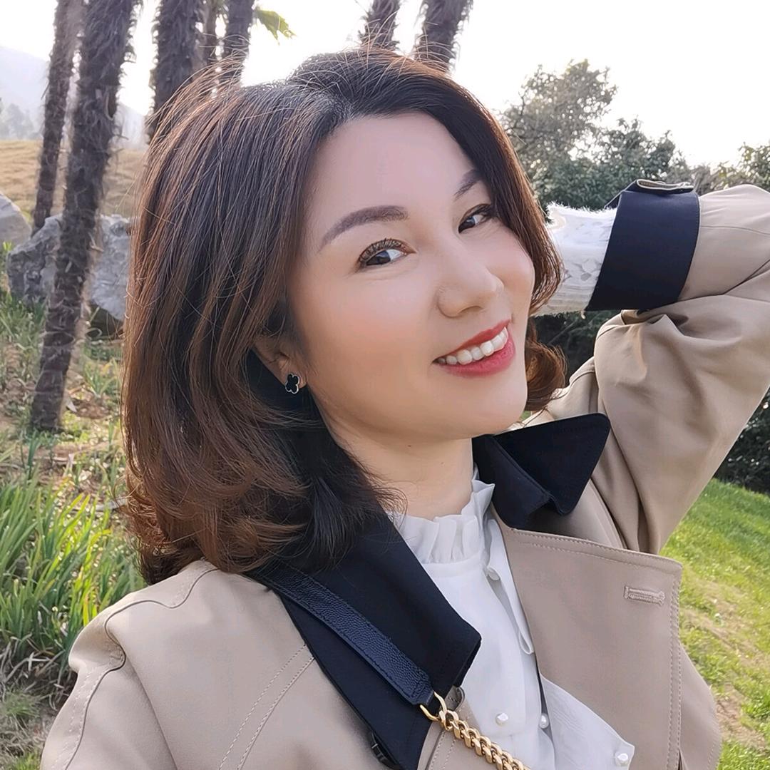 @彩虹摇曳（霞姐）