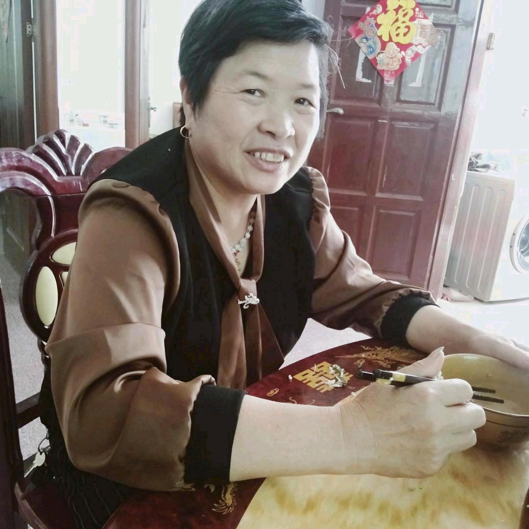 伏英