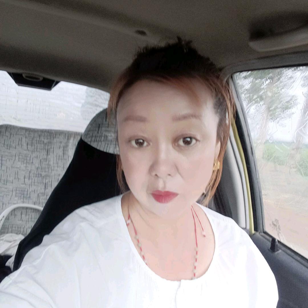1586376小丑女