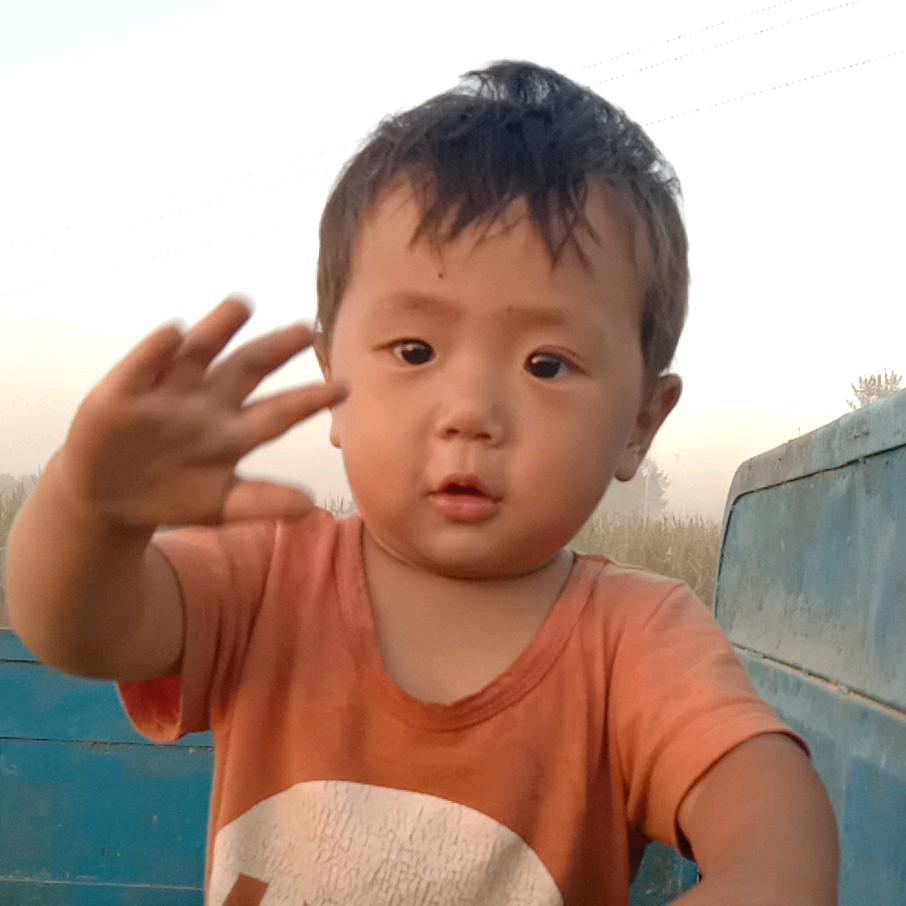 一家四囗的幸福生活