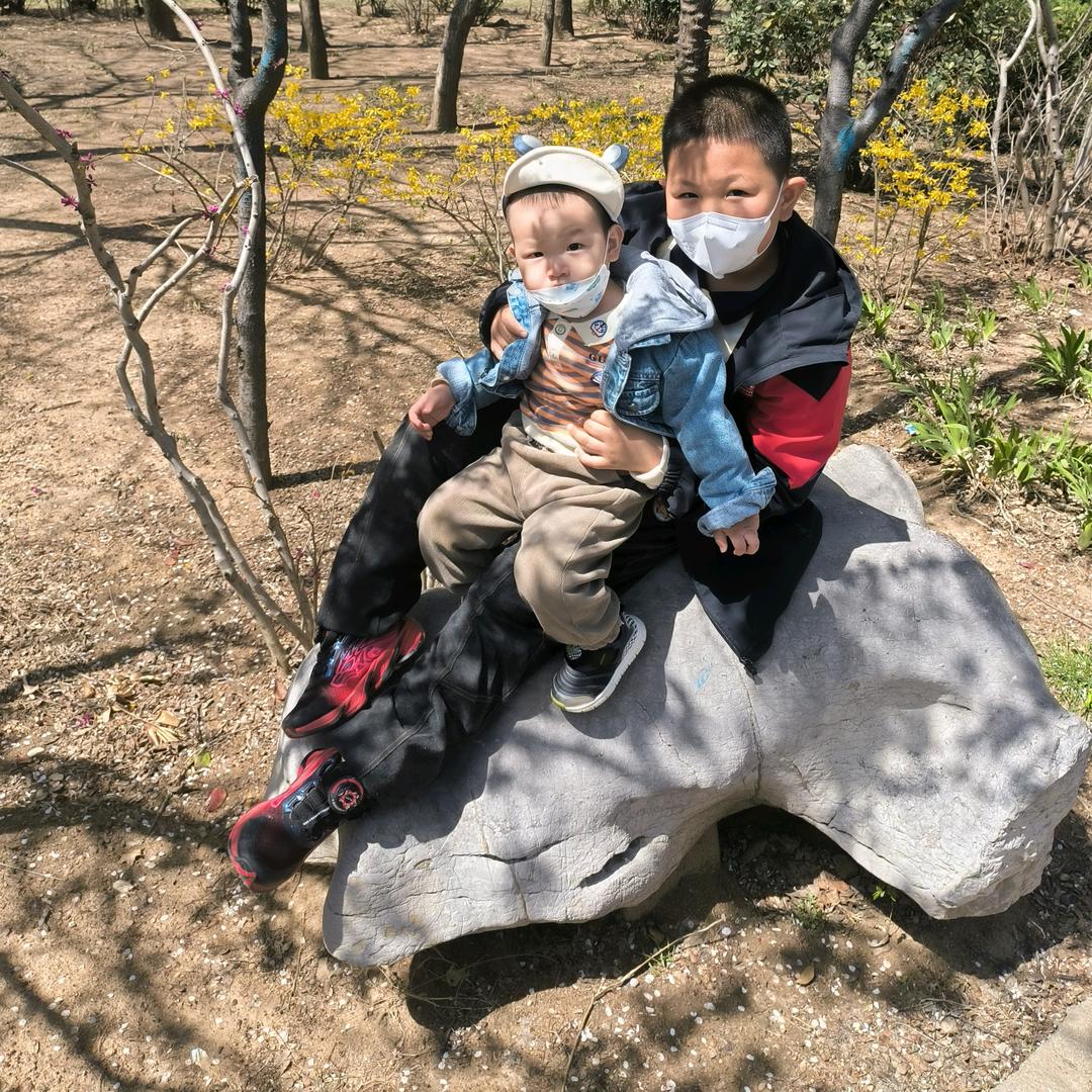 2个皮夹克👨‍👩‍👦‍👦