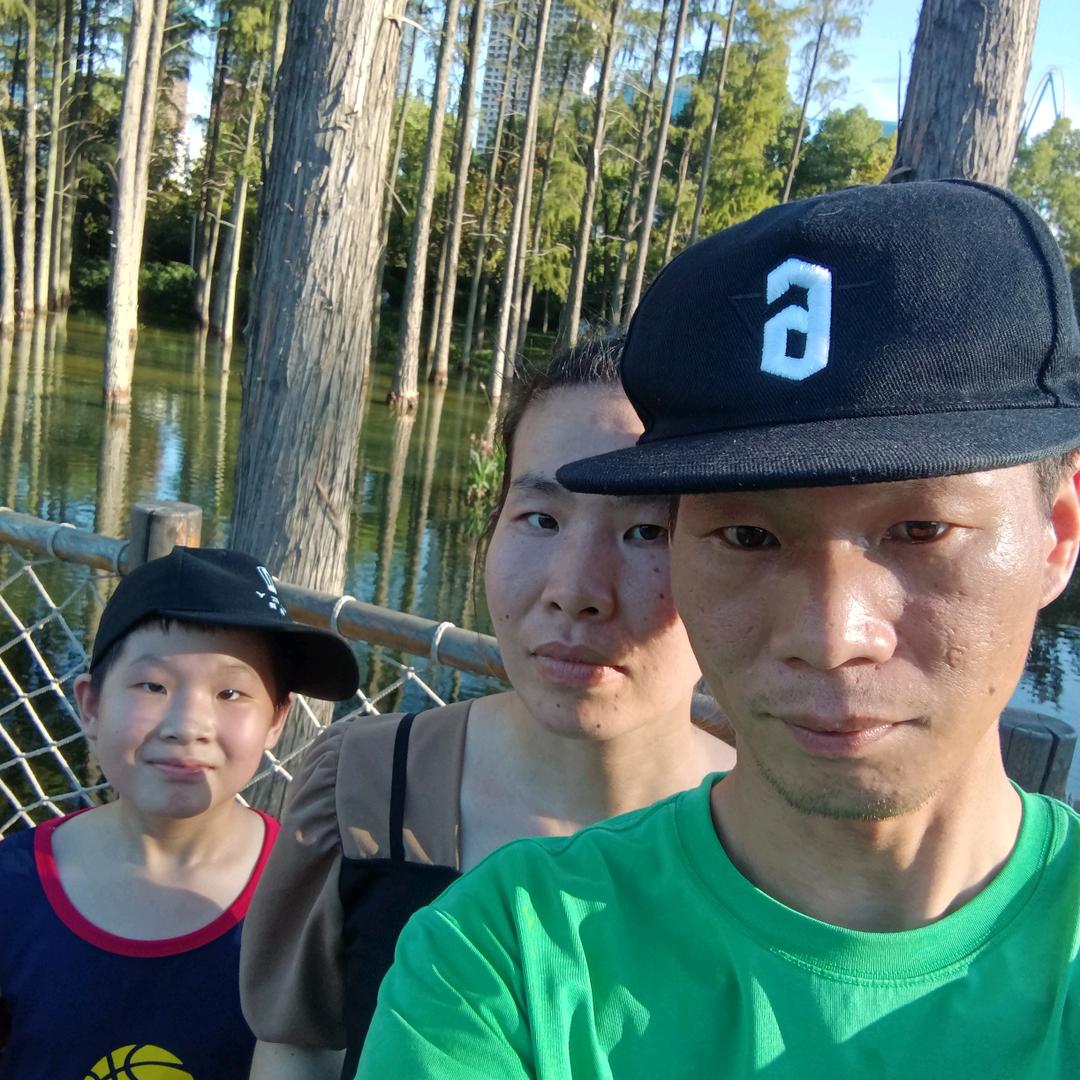 肖瑶，