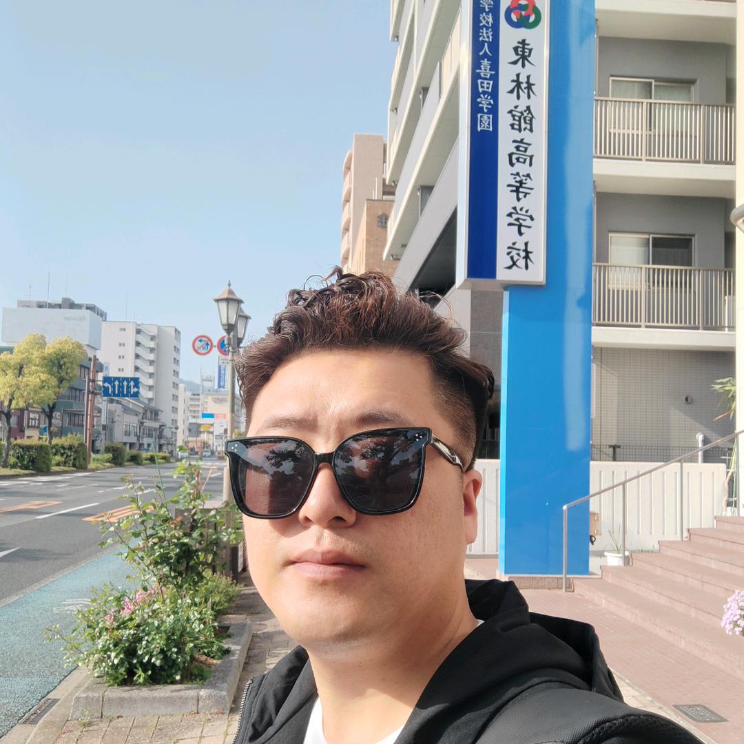 八嘎伟君