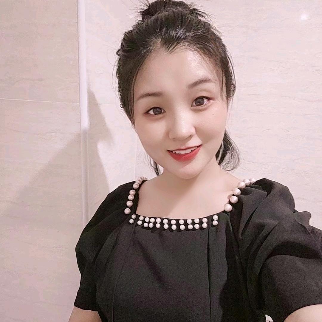 万小菲