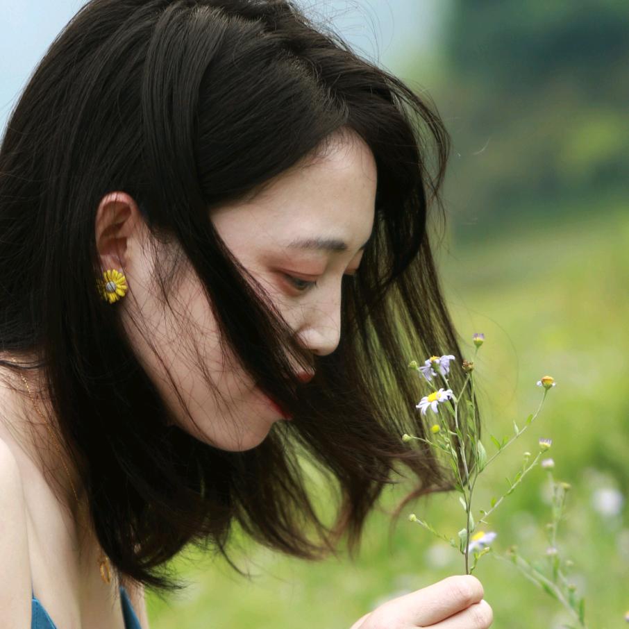 黑灰辉