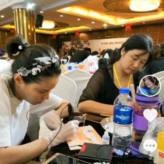 烫染专家，专做半永久绣眉眼唇，19岁开店