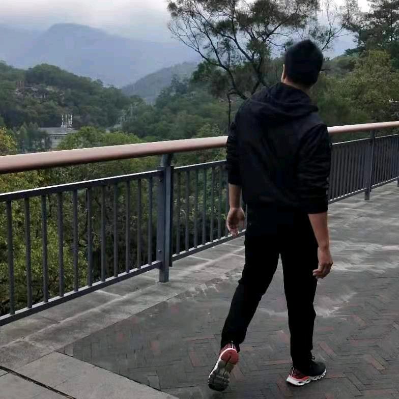 大男