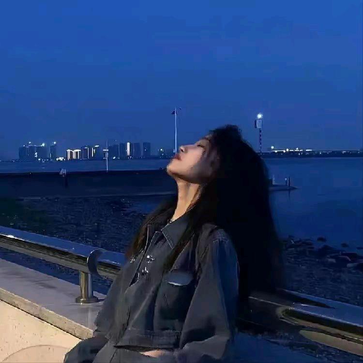 🚦爱笑的小虎牙
