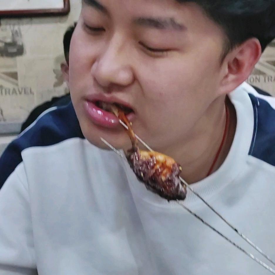 卤蛋侠吃多多