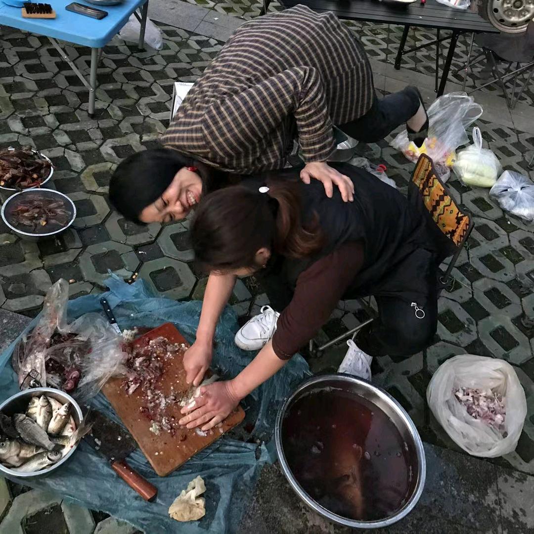 鱼妹，爱唱歌