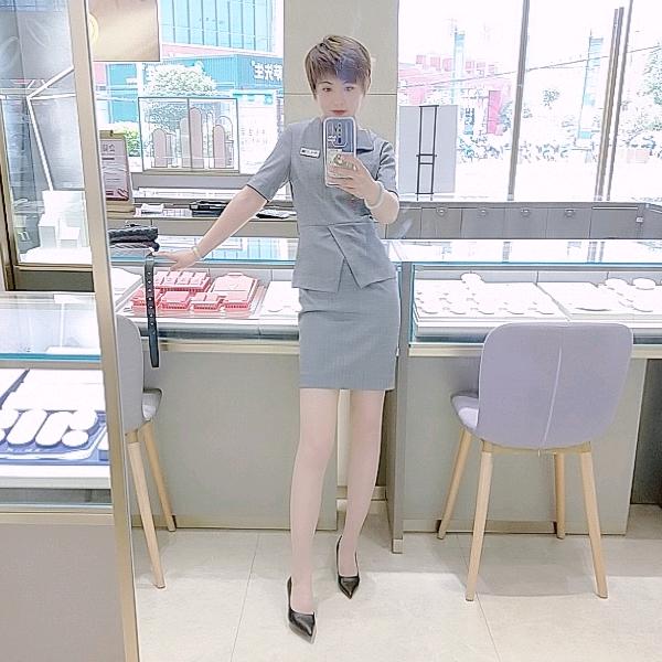 卖珠宝的小姐姐