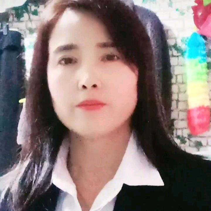 瞿兰依衫依饰