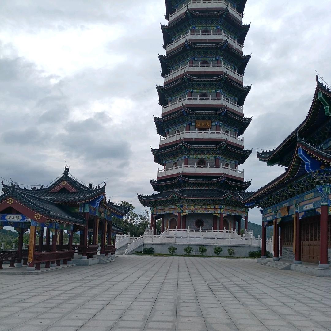 专业承接人工挖孔桩队伍。