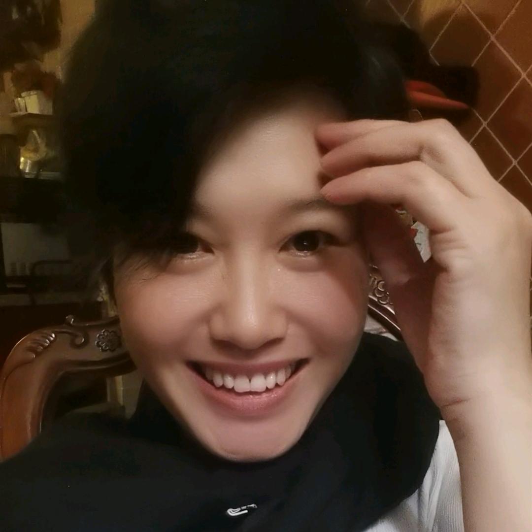 天生爱笑