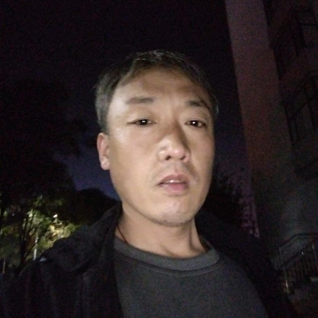 八哥学跳舞