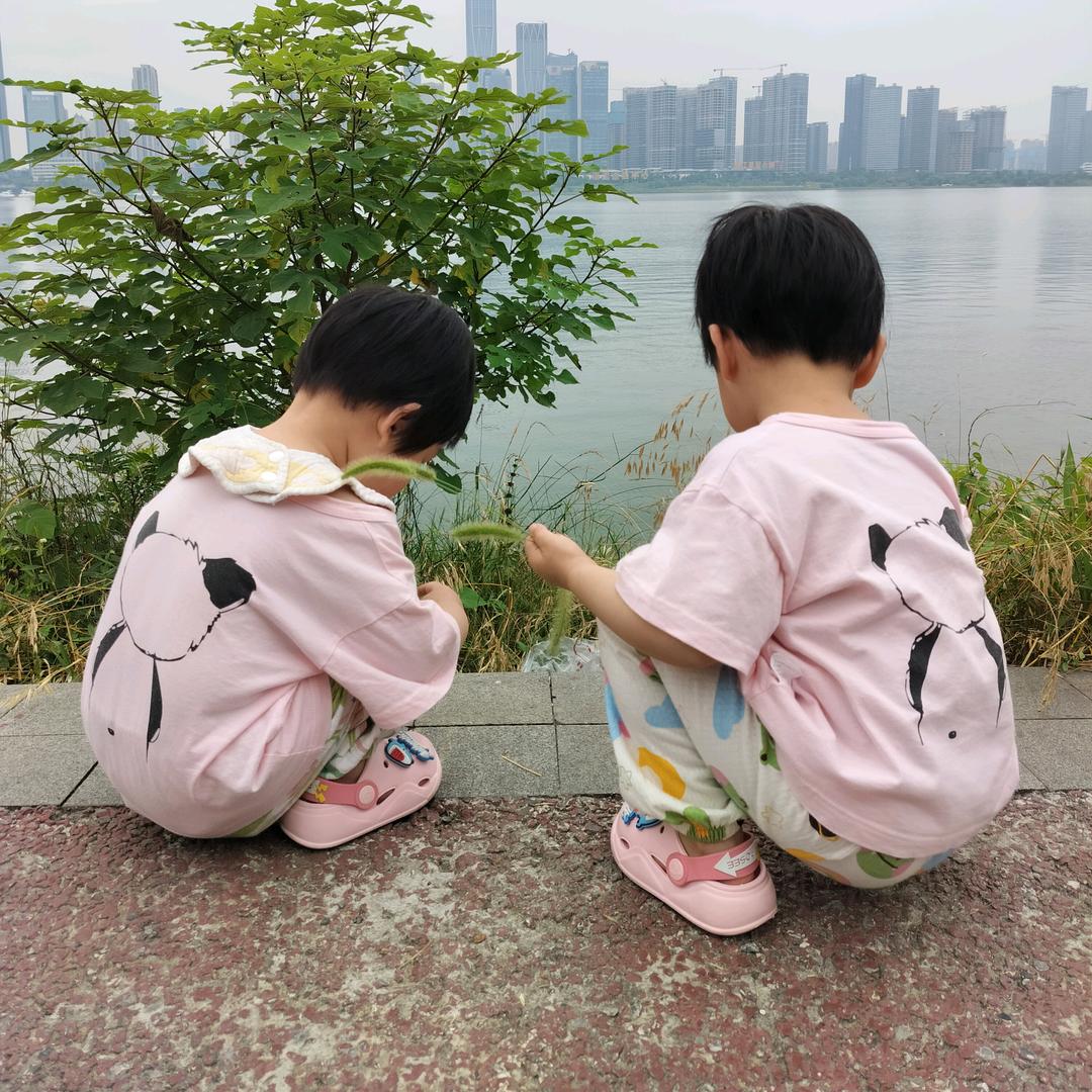是玥玥乐乐吖