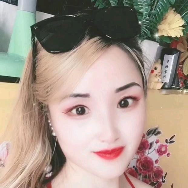 强言欢笑的泪水