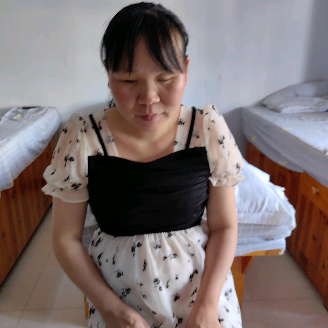 洋洋寻找弟弟。